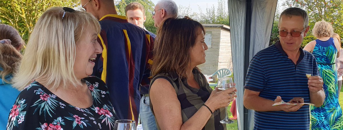 sunkfarmer's tweet photo. @Traceybatcheler @settergirl14 trying to put #puddingface off his cake.. not a chance he just kept nibbling. @Simonbatcheler 🤓 https://t.co/yjtYTgTSbh