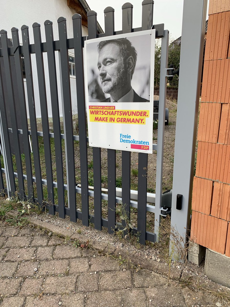 annehlie's tweet photo. Ich weiß nicht, was ich dazu noch sagen soll, außer: Herr Lindner bitte bitte betreten Sie einen neuen Markt mit einer Modelagentur. #makeingermany #loide #soschwerkanndasdochnichtsein https://t.co/eDgzWy1Cze