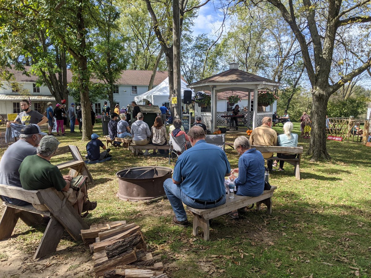 Grassland2_0's tweet photo. Singer songwriter Shawdell Marks sharing some sweet tunes at #FermentationFest https://t.co/nF31rE8cOz