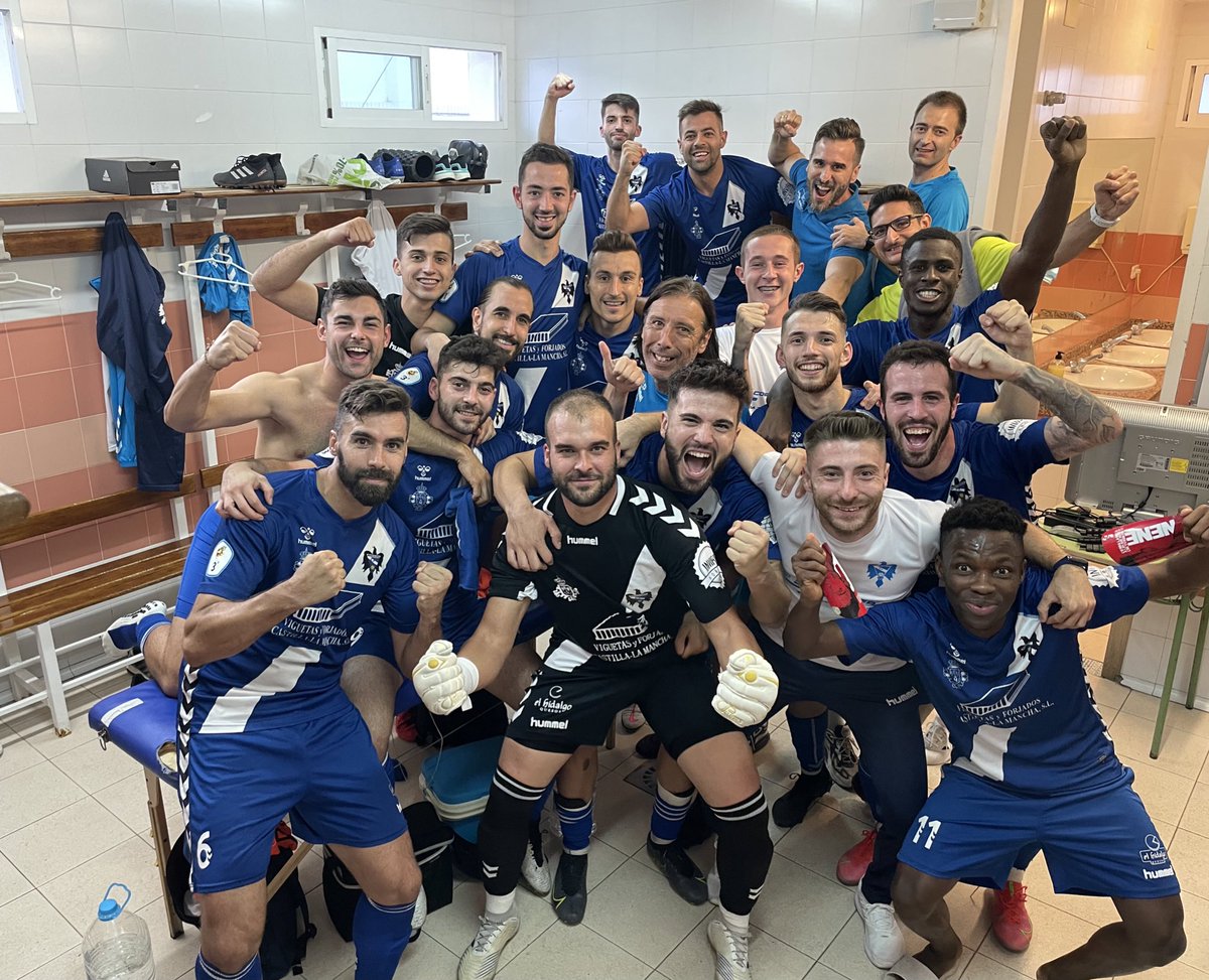 Finaaaaaaaal!!! +3!!!! 

Nueva victoria en casa y sumamos otros 3 puntos!!! Partidazo de los nuestros que acaba con 5-1!!  🍍💙⚽️

Pensando ya en la próxima semana!! Vamos azules💙💙💙