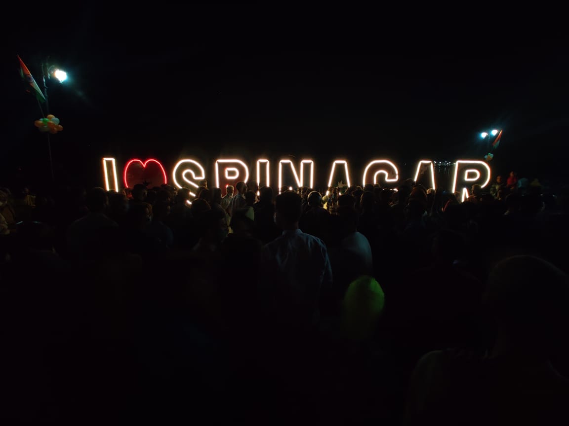 srkngo's tweet photo. The Love for Srinagar was unveiled today in the presence of @AtharAamirKhan at Nishat, Srinagar.
This first Typography was our first successful attempt and we want to tell srinagarites that more are on way.
Keep Supporting and Keep Loving.
#ilovesrinagar❤️
@ChinarcorpsIA @adgpi https://t.co/t0cQvnAW04