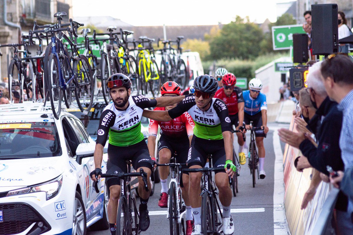 C’est fini.
.
Gracias <a href="/AlexJaimee98/">Alex Jaime</a> por, con ese brazo al hombro representar a todo el team en el momento de cruzar mi ultima línea de meta. Te deseo y os deseo lo mejor.
Gracias <a href="/EqKernPharma/">Equipo Kern Pharma</a>