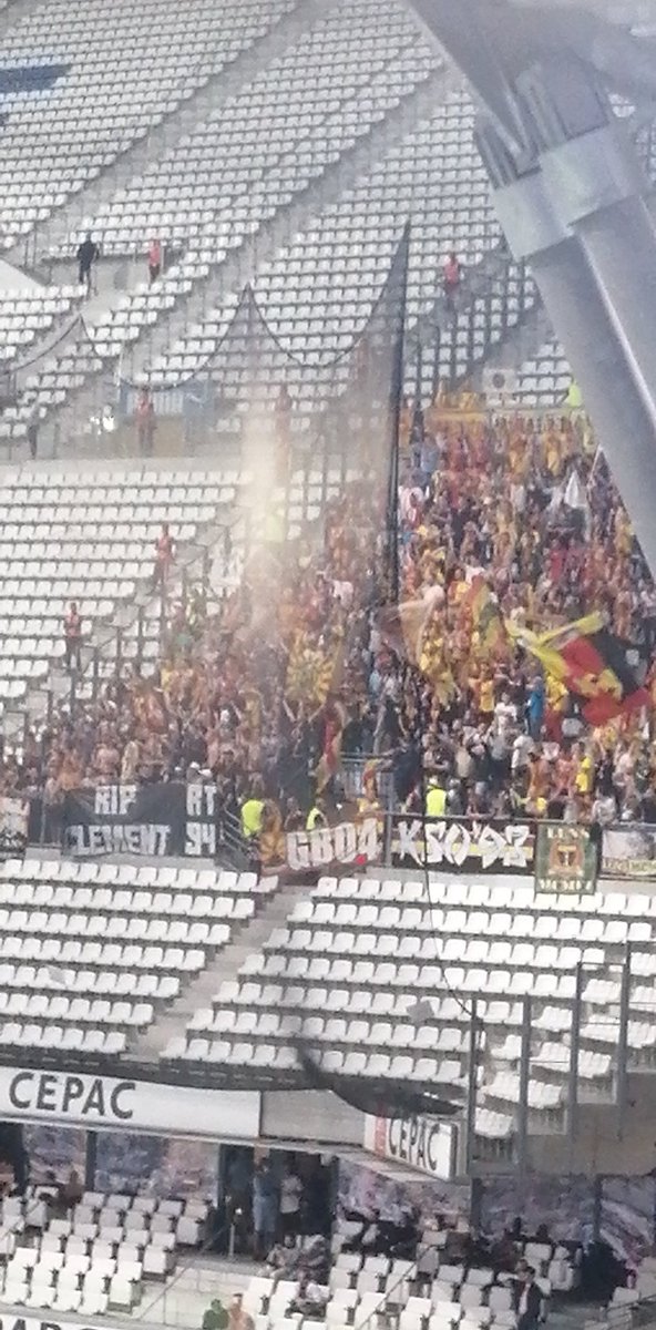 KouKari2301's tweet photo. Merci @RCLens pour l'hommage à Clément aussi #OMRCL https://t.co/YigkFwYimv