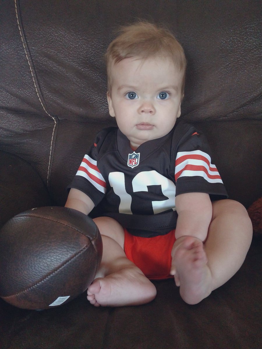 Mego_B20's tweet photo. Here we go Brownies, Here we go!! 🧡🏈

#CHIvsCLE https://t.co/KFkTirKezv