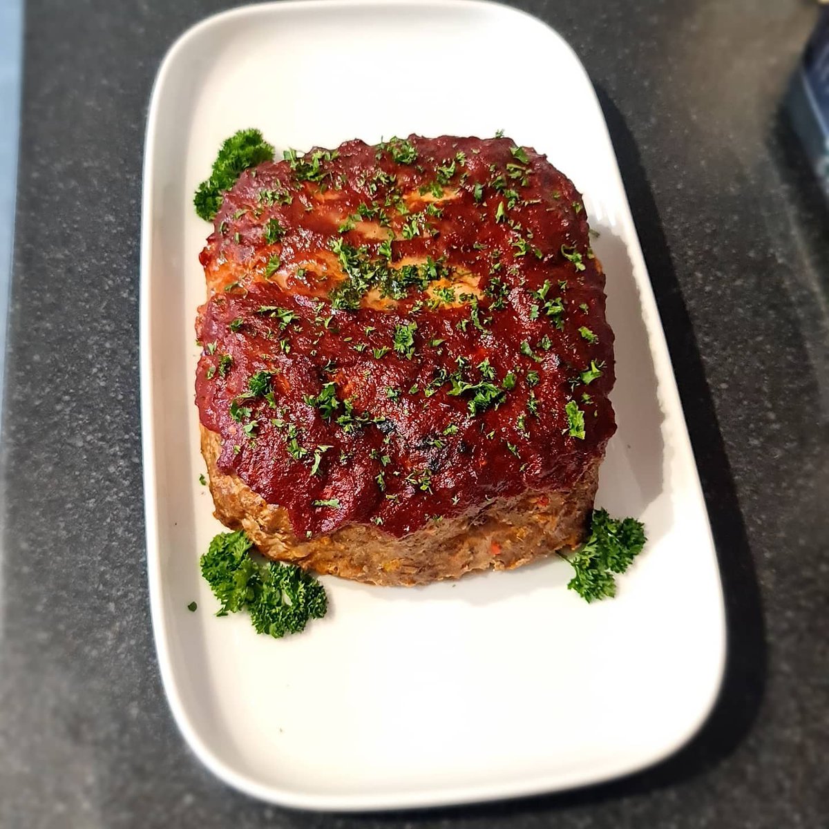 Delicious moist meatloaf topped with a sundried tomato and harissa sauce.The best meatloaf I have ever eaten 😋😍❤🤤👌
#homemade #foodie #lowcarb #meatloaf #dinner #cleaneating #healthyfood #healthyeating #sugarfree #FetchYourBody2021 #homemade #datepaste #datepasteforsugar