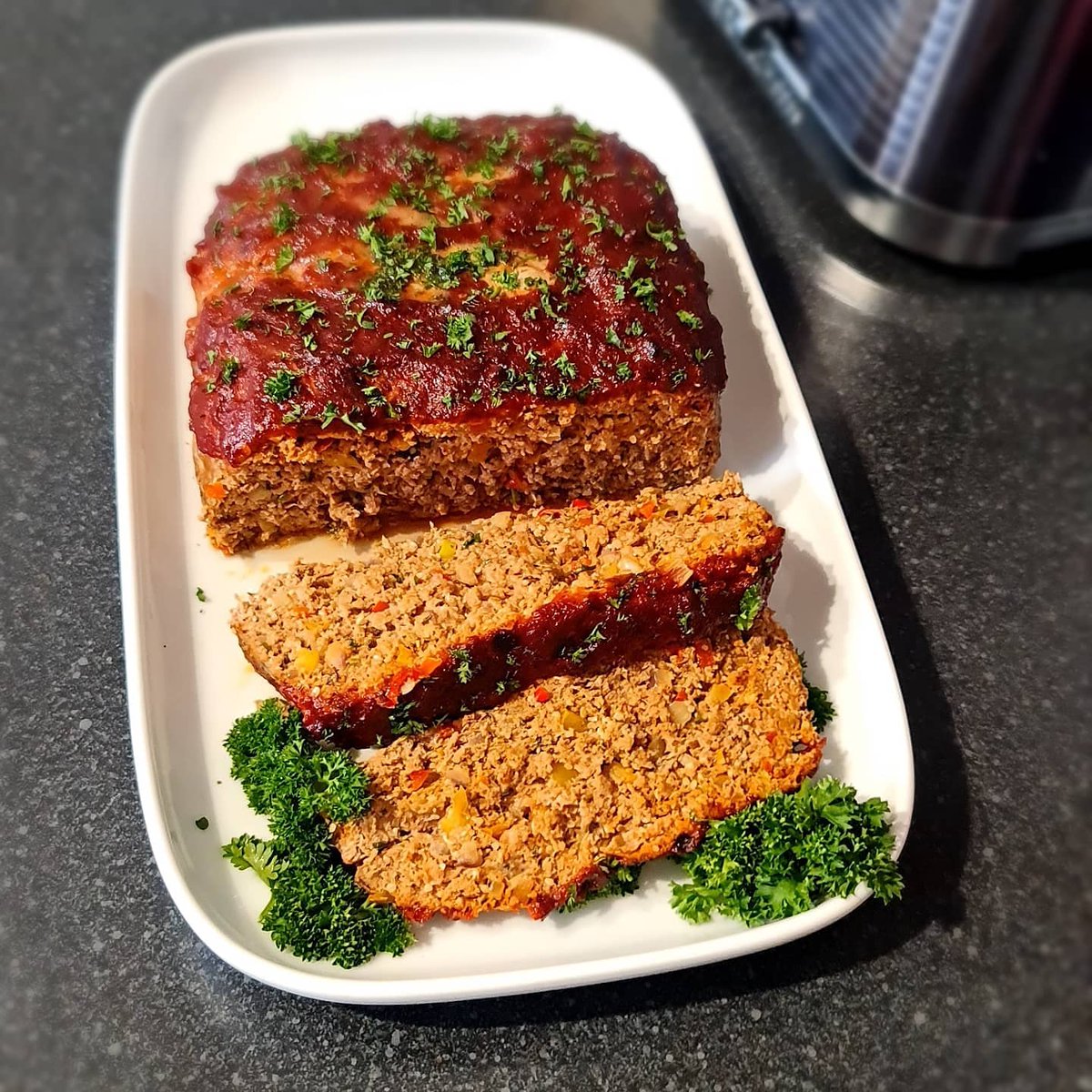 VChigwada's tweet photo. Delicious moist meatloaf topped with a sundried tomato and harissa sauce.The best meatloaf I have ever eaten ๐๐โค๐คค๐
#homemade #foodie #lowcarb #meatloaf #dinner #cleaneating #healthyfood #healthyeating #sugarfree #FetchYourBody2021 #homemade #datepaste #datepasteforsugar https://t.co/uefo4mxKPb
