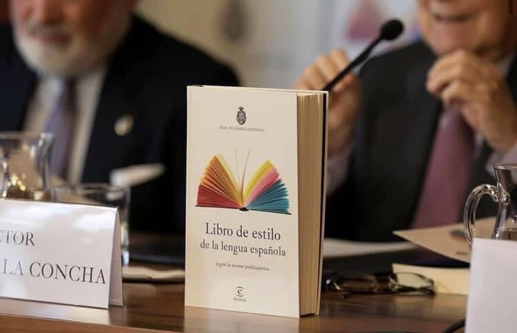 del_cozar's tweet photo. La Real Academia Española rechaza el uso de “todos y todas, “todxs” y “todes”
#IreneNoinventesmas https://t.co/CxHE9zDqbw