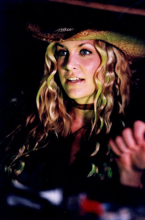 We d like to wish Sheri Moon Zombie a very happy birthday today!!     