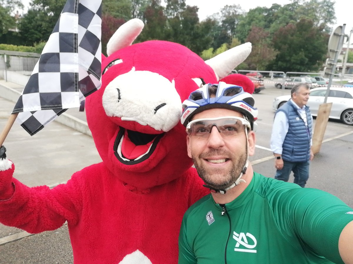 1er dossard raccroché aujourd'hui depuis bien longtemps à l'occasion de la cyclosportive des 100 ans de la vache qui rit 🐄🐄 à Lons le saunier avec l'équipe du <a href="/CA_FrancheComte/">CA Franche-Comté</a>  !!!! Un régal !!