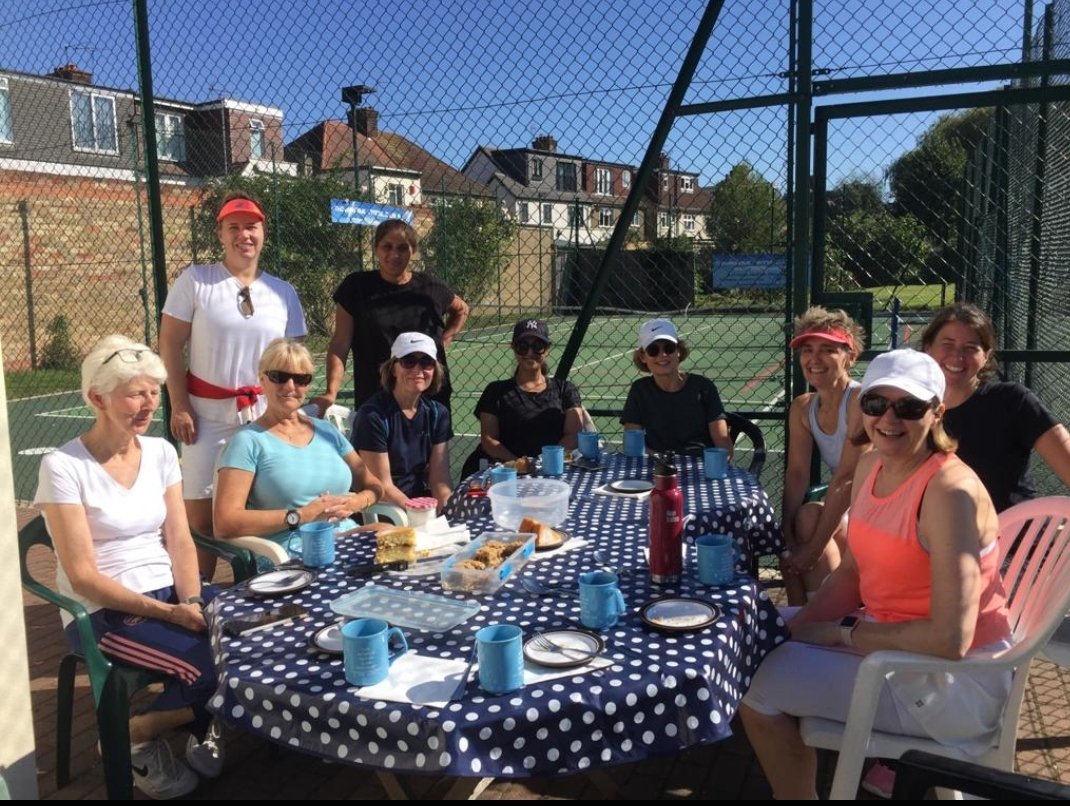 MercuryTennis's tweet photo. A lovely weekend of preparation for our mens and ladies teams before the @Middlesexlta Winter Leagues kick off. Our ladies had a great pre-season friendly with The Avenue (@sally_avenue) whilst our men were pitted against eachother in a mini tournament! #upthemerc #tennis #London https://t.co/0PoGZ2JeDQ