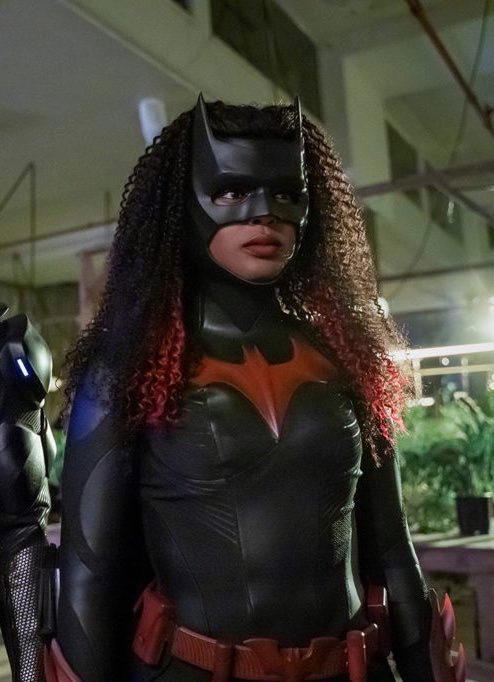 BamSmackPow's tweet photo. Batwoman fans have made the Scarlet Knight trend to show their love for star Javicia Leslie. 🦇🔥

▶️ WE LOVE JAVICIA
▶️ Batwoman https://t.co/999m5a9EZk