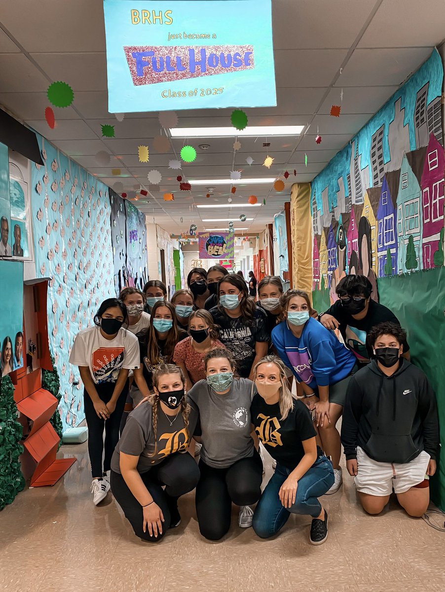 Ms_Miller_Math's tweet image. Homecoming Hallway ✅ So excited for the rest of the week!