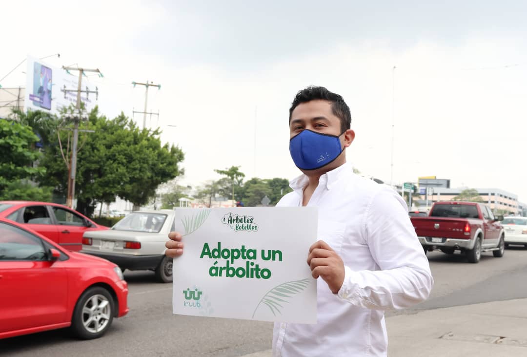 KuubMx's tweet photo. Reforestando el Edén, es una actividad realizada para ayudar a tomar conciencia y reforestar nuestro hermoso Tabasco con árboles representativos como, framboyan, macuilis y guayacán . Fueron beneficiadas 50  familias con estos hermosos ejemplares.
#reforestacion @HolachiotTab https://t.co/iwGYJIgUkn