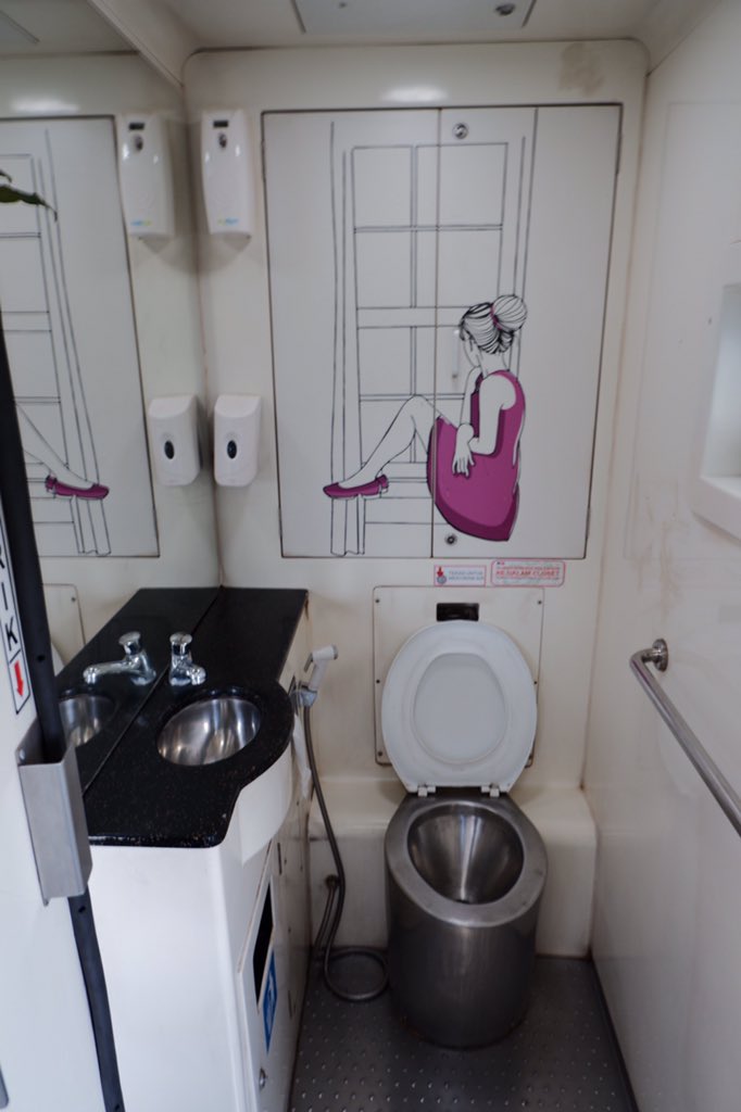 sigitwardaya's tweet photo. Untuk Fasilitas Toilet juga sudah dipisah loh antara Pria dan Wanita juga.. jadi Lebih Nyaman deh perjalanan jarak jauhnya.. inilah penampakan Toiletnya sekarang ya!

#KAI76
#MelayaniLebihCepatdanLebihBaik

@KAI121
@mas_didiek 
@keretaapikita https://t.co/3XVjDWbRrE