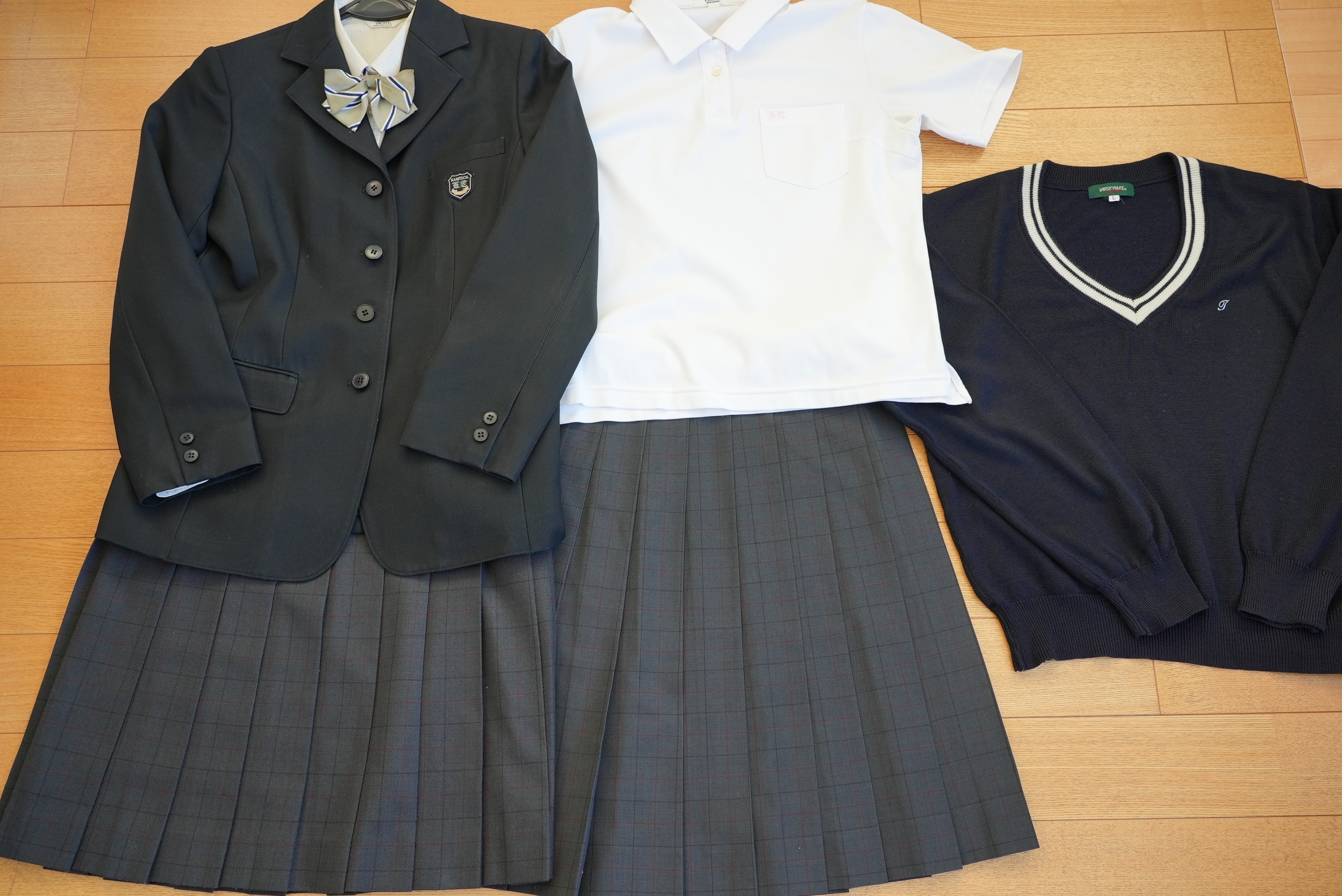 学校制服買取専門店 デジタルウェブ 岐阜県立可児工業高校の制服セットを買い取らせて頂きました 金色リボンの部会ザー制服 前ボタンが4つある珍しいデザインです 夏服はポロシャツ デジタルウェブへお売り頂きありがとうございました 制服 学生服