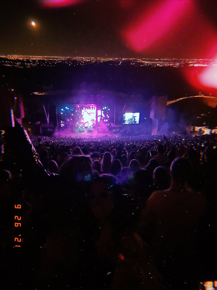 tberg__'s tweet photo. I saw a 3D concert at Red Rocks Amphitheater… unreal. https://t.co/56V1J9dMff