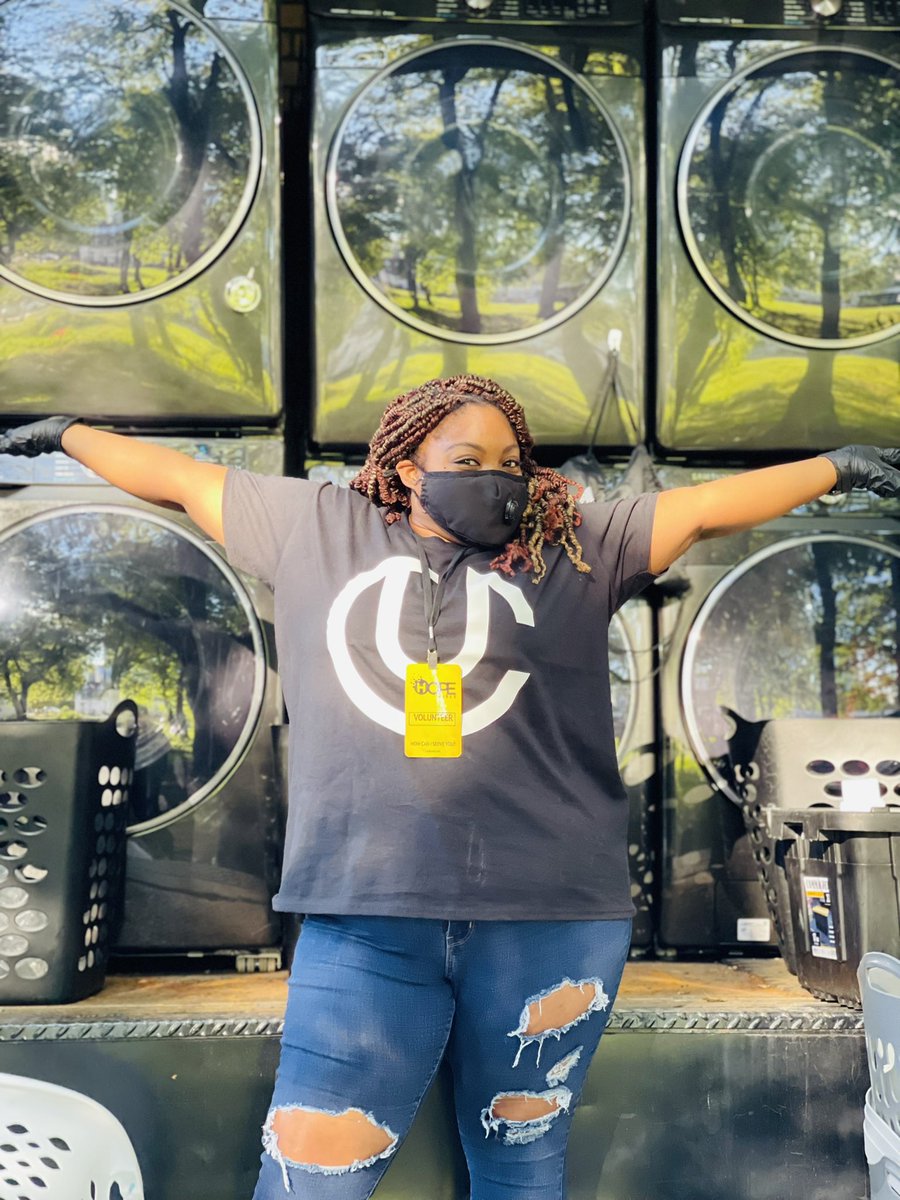 HopeVibesCLT's tweet photo. It never gets old hearing our neighbors who utilize the #HopeTank for the first time say, “Wow! It feels like home in here!” Thank you to all of our volunteers who help ensure our neighbors consistently have a hopeful, loving, clean and safe EXPERIENCE. https://t.co/rvcWrxmLVS
