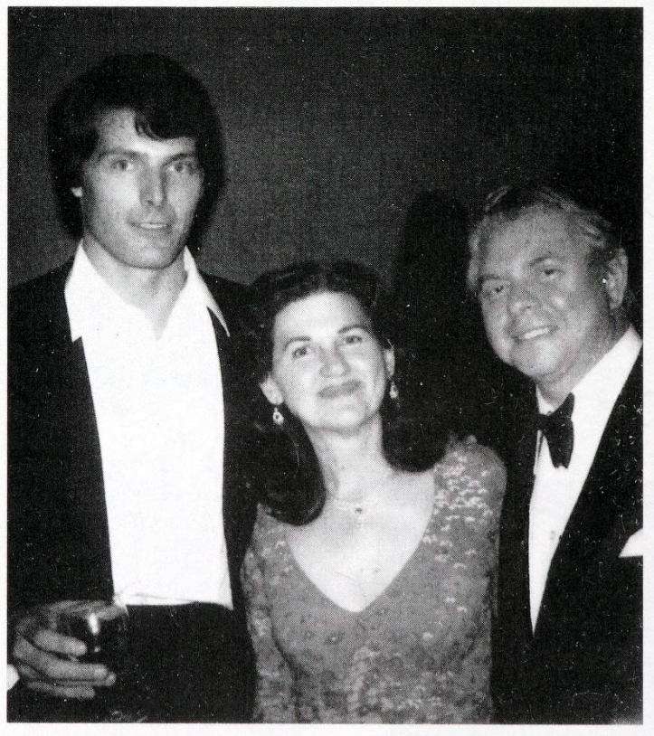 Fotosdecomics's tweet photo. 1978. Christopher Reeve, Jean Shuster Peavy  y Joe Shuster en la premiere de "Superman" https://t.co/rhyyuHbKyC