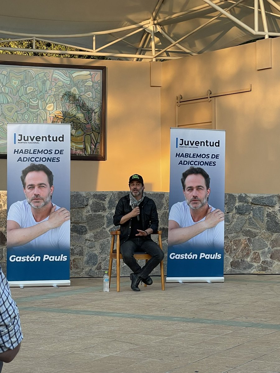 Joaquin_Bordon's tweet photo. Hablamos de adicciones con Gastón Pauls. Tremenda iniciativa de @PNacionalJoven , hablar es el primer paso. https://t.co/ft1QPWOVAP