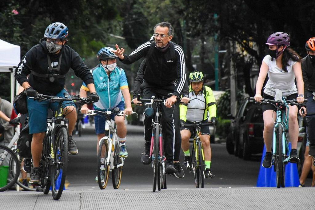 Recorrimos el #Ciclotón con activistas de la bici evaluándolo para su correcta implementación.
Hace falta ampliar carriles para la bici sobre Av. Durango, Av Mazatlan y Av. Patriotismo y poner atención en cruce con Viaducto. 

Gran evento que rebasó los 100mil asistentes.🚲🙌