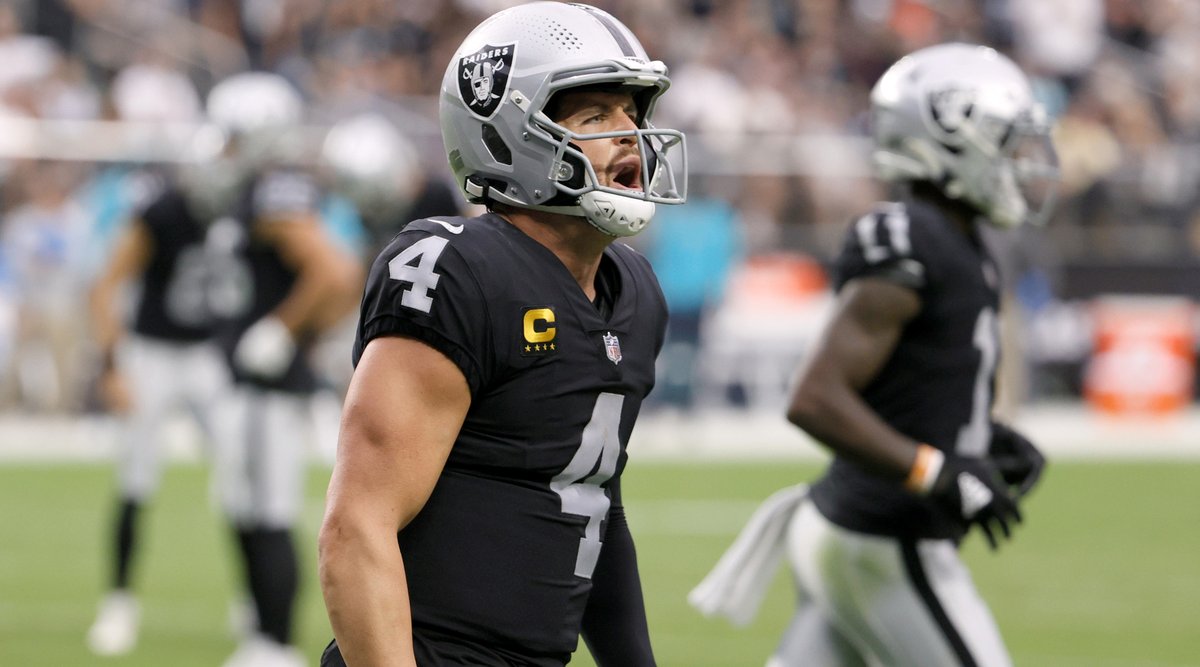 NFLonCBS's tweet photo. The Raiders are the first team in NFL history to start 3-0 with each of their wins coming against a team that won 10+ games the year before.

They're 3-0 for the first time since 2002, the season they went to the Super Bowl and Rich Gannon won MVP. https://t.co/RK3WyLtE1E