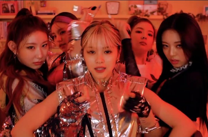 movingcloserken's tweet photo. swipe swipe swipe!! 
itzy never disappoint us, they always give their best for midzy ♥

SWIPE FOR ITZY
#SWIPE_RELEASE 
@ITZYofficial https://t.co/yaipJMIMDU