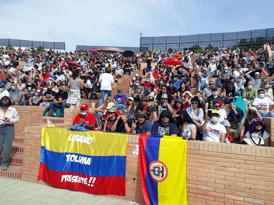 wrr2's tweet photo. 📣🇨🇺"Y Silvio gritó: ¡Abajo el #Bloqueo! Y claro, me di cuenta de que Silvio Rodríguez había fundado un Partido en Madrid, porque como dice el refrán “al que no quiere caldo, le dan tres tazas». 
#CubaEsSolidaridad 
➡️Por Maribel Acosta👇
https://t.co/UyxkNUB51I https://t.co/zrBwCinpnY