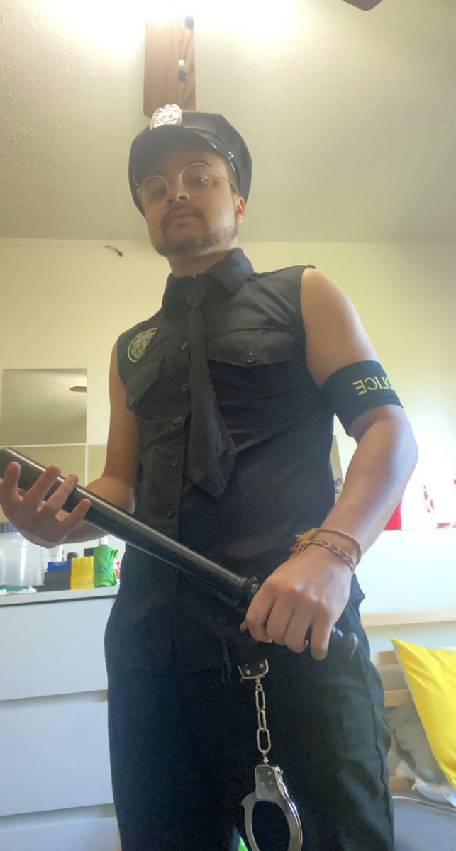 DoctorBrit's tweet photo. Better renew your twitch subscription or else #twitch #halloween2021 #cosplay https://t.co/mYePOTFziO