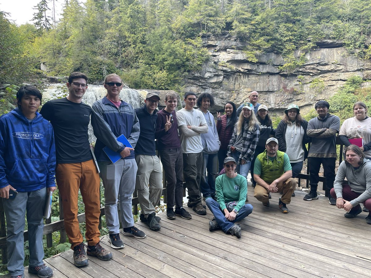 _panta_rhei_'s tweet photo. Great field trip weekend in VA/WV with students from @ODU_OES and Radford U. Geology! https://t.co/o8KL1WN1F4