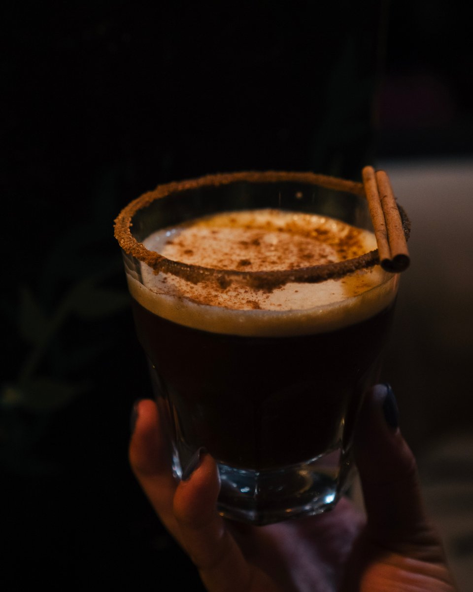brewdawakening's tweet photo. Moody cocktail vibes for a perfect Sunday π₯
.
.
Try our Chocolate Pumpkin Martini π«π
.
.
#cocktails #boozyhotchocolate #chocolatecocktails #cocktailsofinstagram #imbibeboston #cocktailflights #imbibe #coffeefix #caffeinefix #shopsmall #forkyeah #craftcocktails #lowellm https://t.co/CL20tiF6Ok