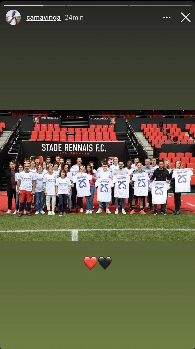 ActuSRFC_'s tweet photo. Eduardo Camavinga a bel et bien envoyé un maillot à chacun des salariés du Stade Rennais suite à son transfert au Real Madrid. Magnifique @Camavinga 👏 https://t.co/2TmYclfH1I