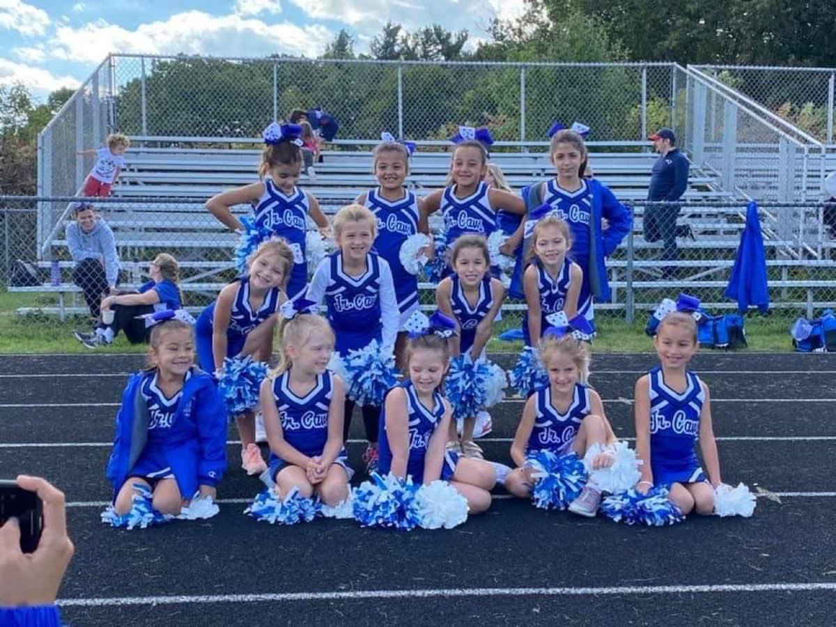 MJShap's tweet photo. 📣 BUSY day full of football! Nice job was done by all HBJC teams! Working hard and lots of learning!  #HBJCPride #YouthFootball #YouthCheer #YouthSports. 🏈🤸🏽‍♂️ #HBJCD12 #HBJC @hollisbrookline #603Brookline https://t.co/3nWqIeUN4H