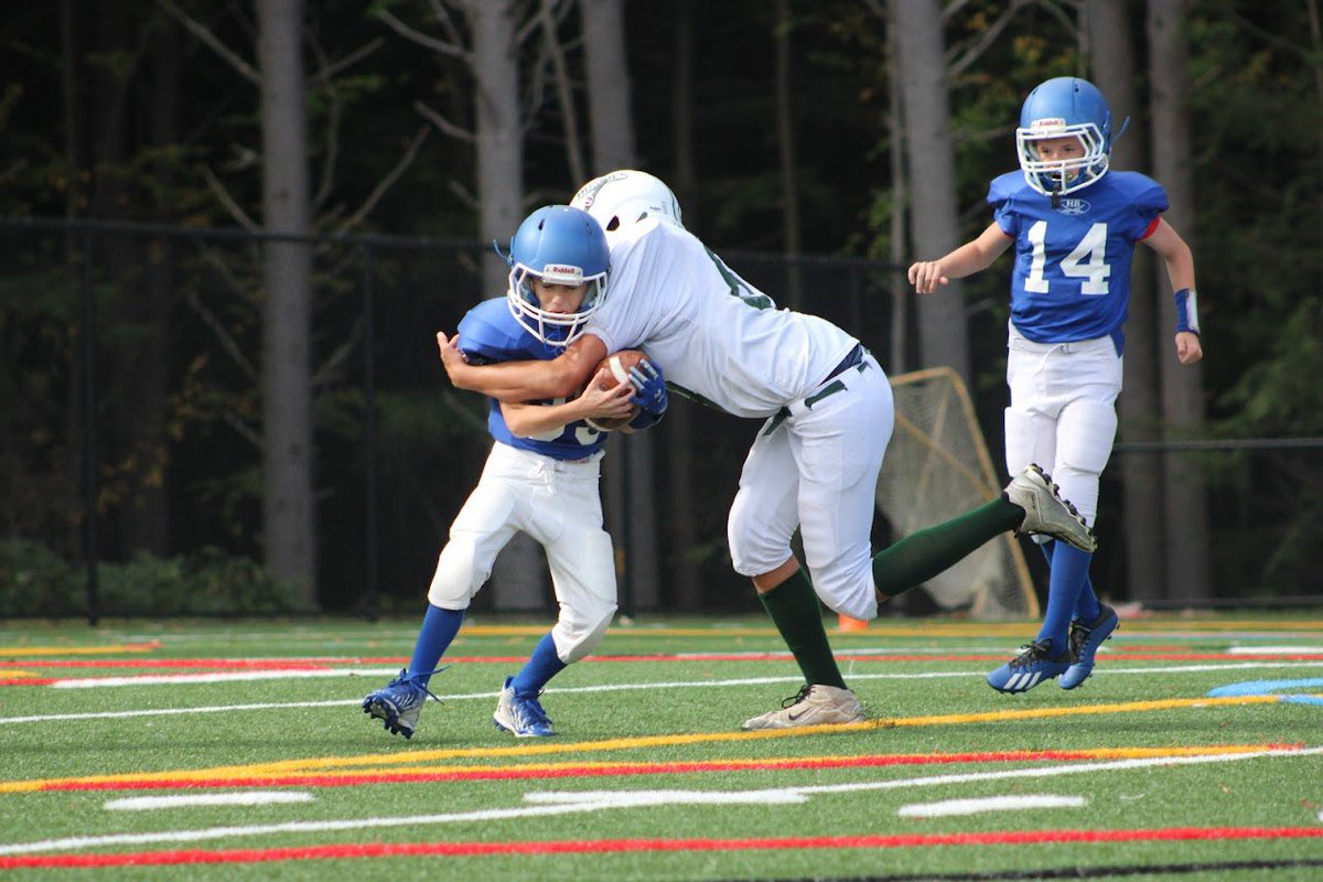MJShap's tweet photo. 📣 BUSY day full of football! Nice job was done by all HBJC teams! Working hard and lots of learning!  #HBJCPride #YouthFootball #YouthCheer #YouthSports. 🏈🤸🏽‍♂️ #HBJCD12 #HBJC @hollisbrookline #603Brookline https://t.co/3nWqIeUN4H