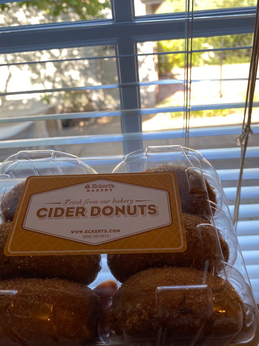 dryemiakande's tweet photo. It’s official, Fall is here @EckertFarms.
Cider donuts are here! https://t.co/QGEiUwzQLZ