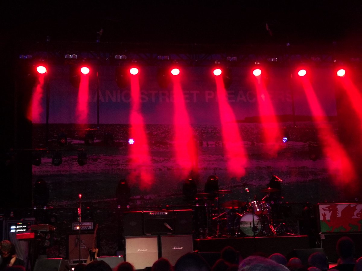 Anticipation building at Newcastle City Hall for <a href="/Manics/">Manic Street Preachers</a>