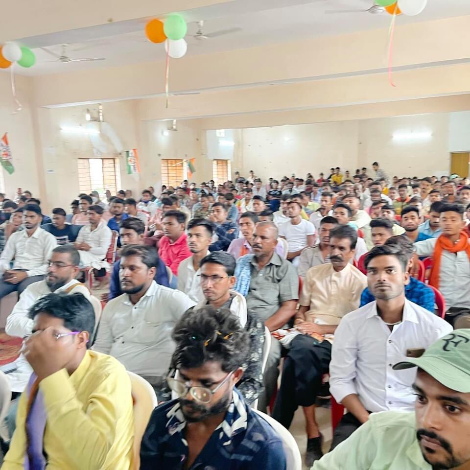 AnkitVermaIYC's tweet photo. आज युवा कांग्रेस द्वारा मुंगेली एवं लोरमी में आयोजित विधानसभा स्तरीय युवा संकल्प शिविर में राष्ट्रीय सचिव एवं छत्तीसगढ़ सह प्रभारी एकता ठाकुर जी एवं प्रदेश युवा कांग्रेस् अध्यक्ष आदरणीय कोको पाढी जी के साथ ...@Cocopadhi https://t.co/4cl5QxWQ3Q