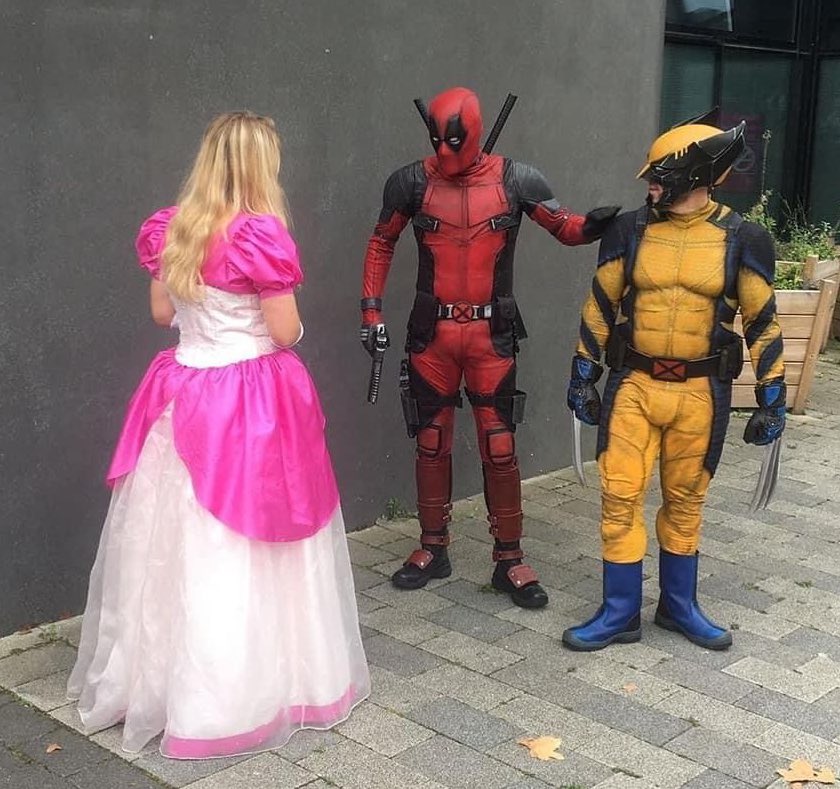 WolverSteve's tweet photo. The #SuperMarioBros remake looks epic! 🤣 

#PrincessDaisy 
#Deadpool @DavePlatts7 
#Wolverine #cosplay #TeamUp https://t.co/iGatsmLQqv
