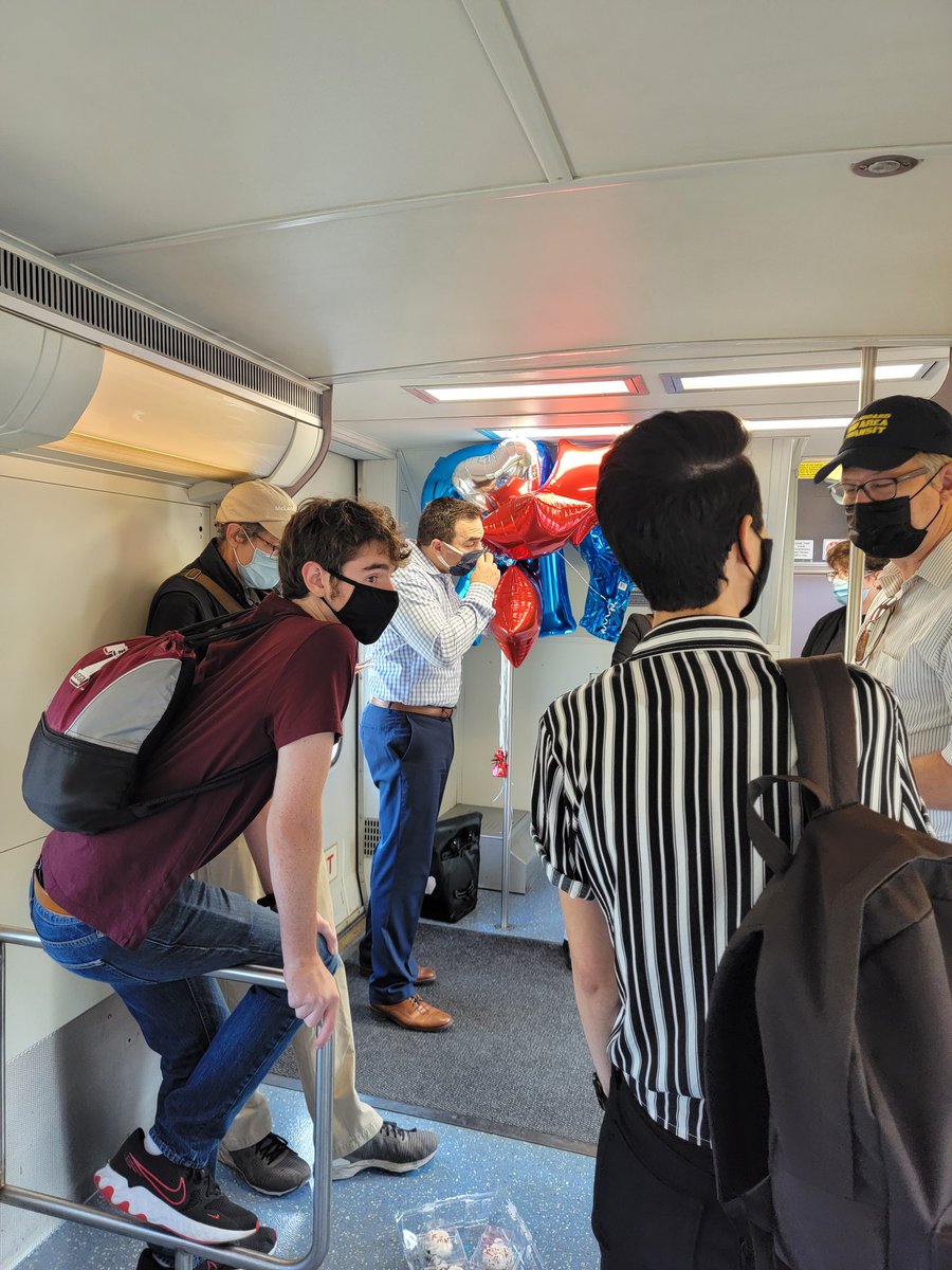 marxling's tweet photo. Caltrain #paRRty! https://t.co/8Ds9ny7wXo