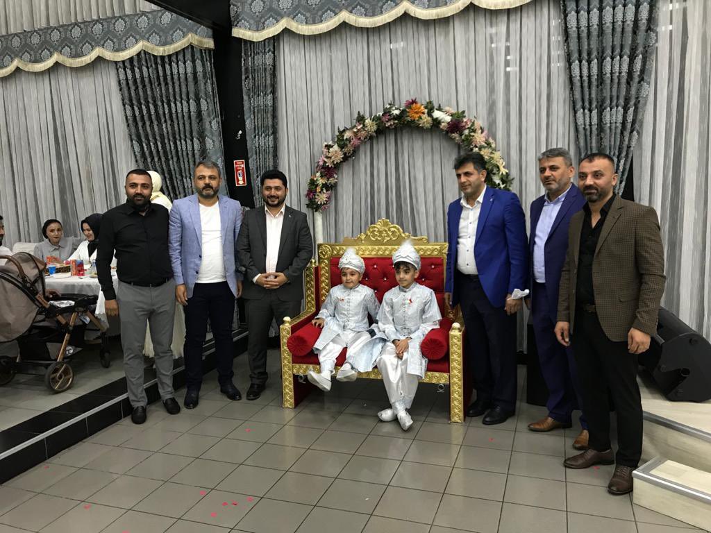rustemtuysuz's tweet photo. Öztürk Ailesinin kıymetli evlatlarının Sünnet merasimine katıldık mevlam mürüvvetini görmeyi nasip etsin. 
@osmannnurika @ismet_ozturk @SirakayaZafer @BahattinOzturkk https://t.co/pOzsfMQaml