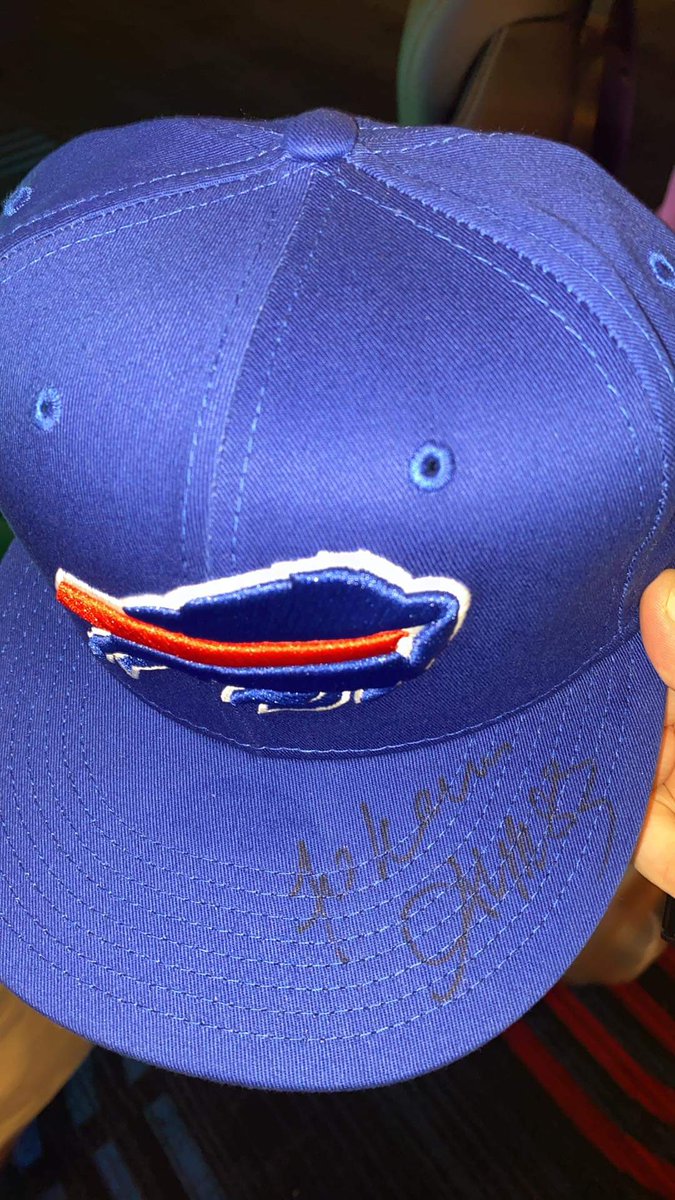 Kil0wog's tweet photo. Buddy's in Vegas and saw one of my hero's and got me this @Andre_Reed83 just now. #billstown #BuffaloBills #BillsMafia https://t.co/Q9jfwD19Sg