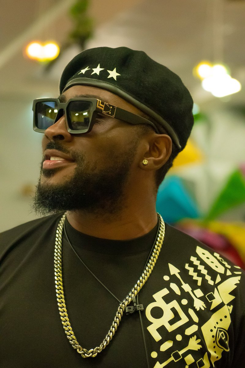 mrspacelyy9's tweet photo. If Pere doesn't make the top 5 after this twist, we're protesting. 😂😂😂 #BBNaija https://t.co/eVsXD2cnKK