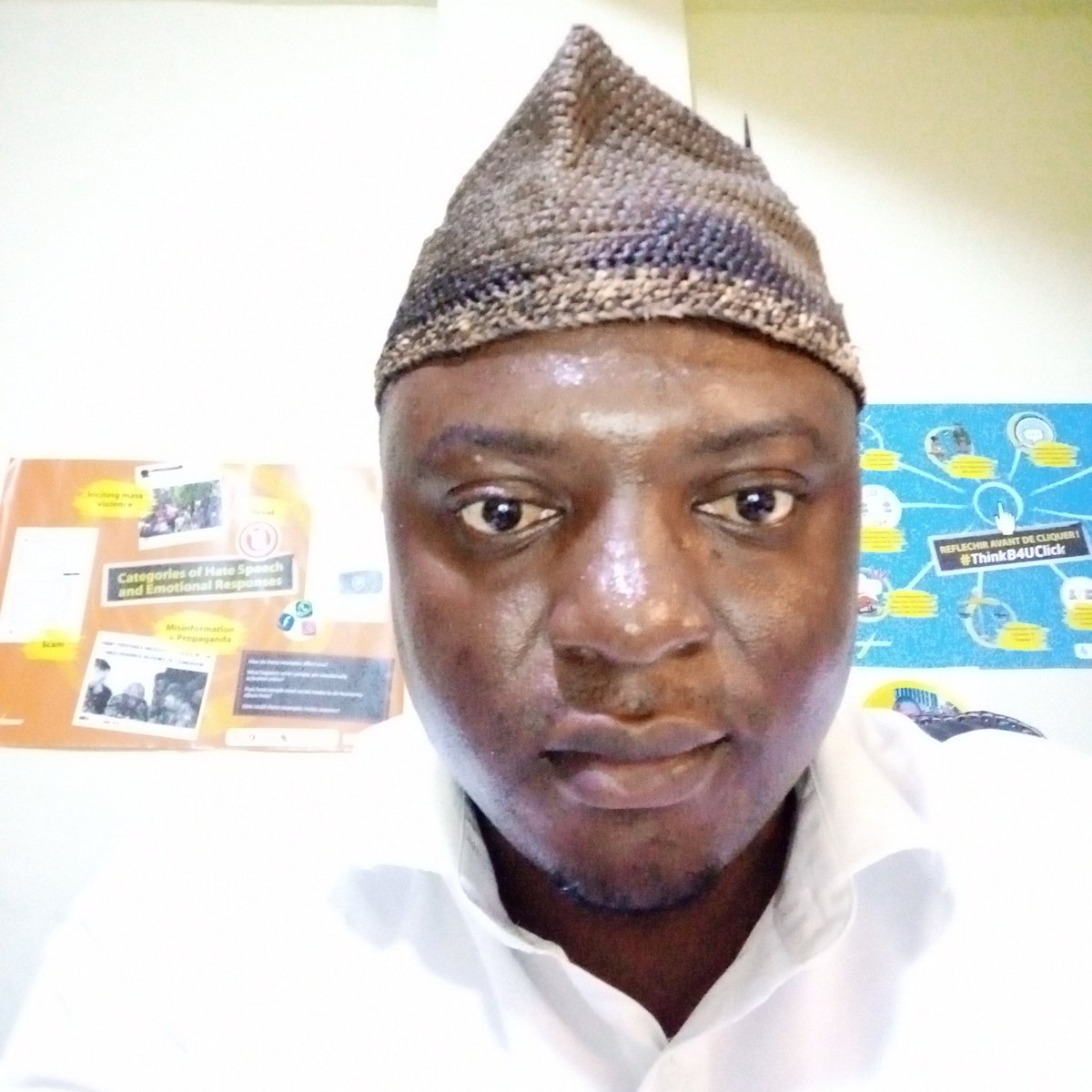 NgalaDesmond's tweet photo. Dimanche en mode #Sandja
Je vous montre pas le reste mais je Fier d'etre #Camerounaise
Bonne debut de la semaine https://t.co/jLdrf0z0dL