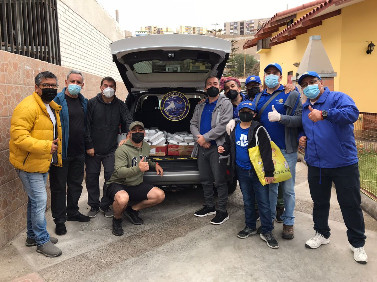 rcparinacota's tweet photo. Ruta del Sandwish...agradecidos de todos quienes colaboraron en esta noble tarea, un desayuno para nuestros hermanos y hermanas en situación de calle. 
#distrito4320 #ServirParaCambiarVidas #Rotary https://t.co/U3eCzCDREz