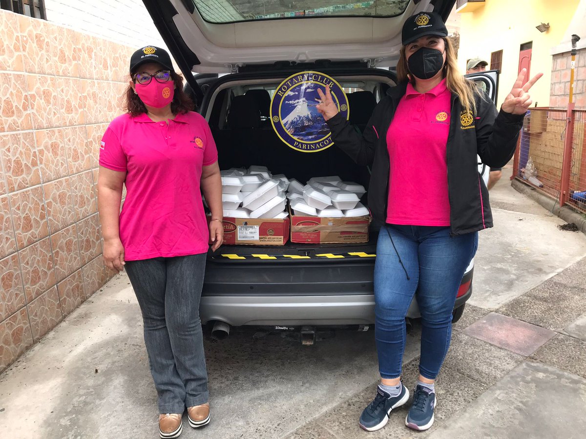 rcparinacota's tweet photo. Ruta del Sandwish...agradecidos de todos quienes colaboraron en esta noble tarea, un desayuno para nuestros hermanos y hermanas en situación de calle. 
#distrito4320 #ServirParaCambiarVidas #Rotary https://t.co/U3eCzCDREz