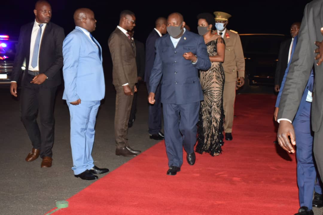 RTNBurundi's tweet photo. En marge des travaux de l'Assemblée Générale des @UN, le Chef de l'Etat a rencontré plusieurs personnalités. Il a rencontré le premier ministre belge qu'il a invité à participer au 60ème anniversaire de l'indépendance du #Burundi en juillet 2022. https://t.co/W9OZew9L7r