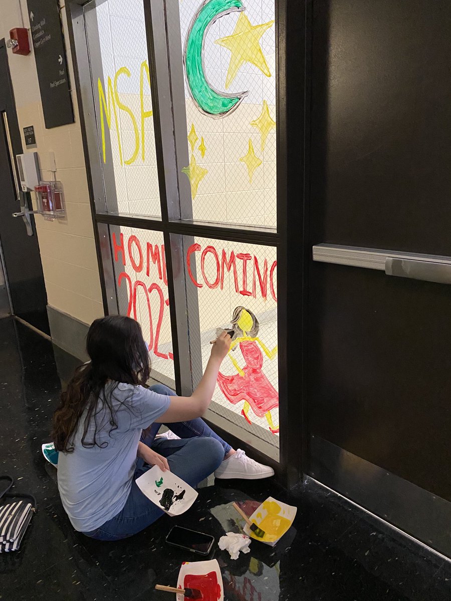 InamYounis's tweet photo. Sunday afternoon! Homecoming window painting!!! https://t.co/on6HXTA9bX