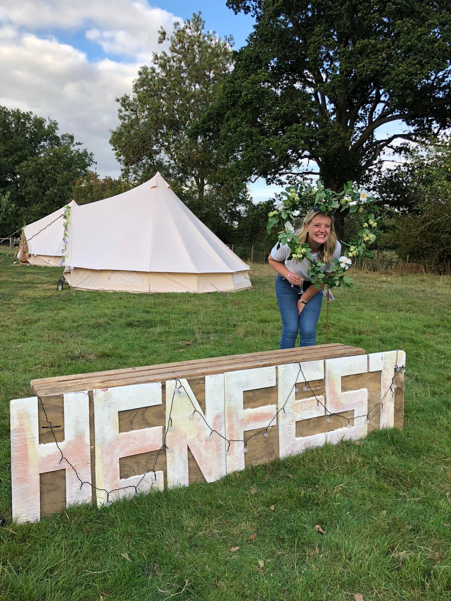 bell_tents's tweet photo. 🔅 Hen Fest 🔅 

We loved setting up for this awesome Hen fest in a stunning orchard for 30 hens 💃 🎊 
We supplied comfy beds and fully decorated bell tents and even a chill out spot with beanbags egg chairs etc.
https://t.co/uB2vgjIfap https://t.co/TKUHkfubJx