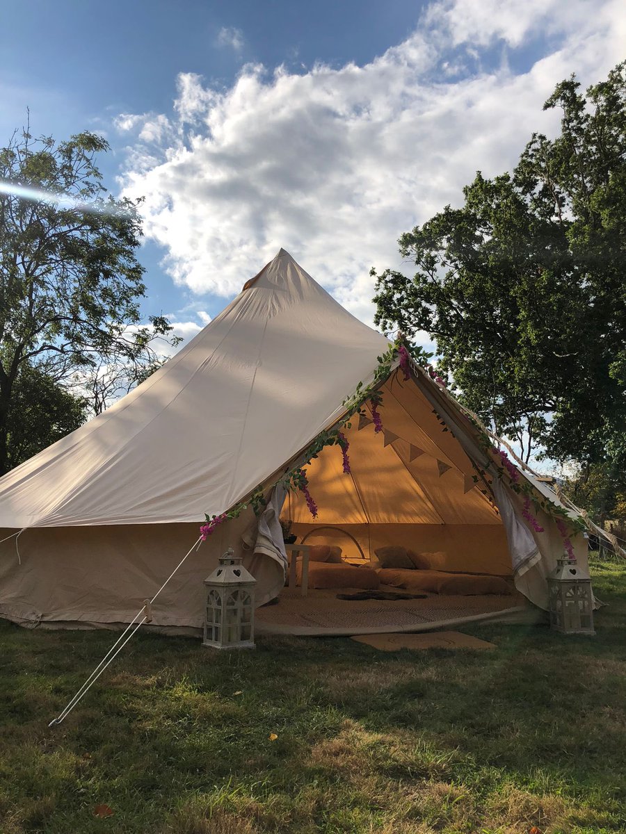 bell_tents's tweet photo. 🔅 Hen Fest 🔅 

We loved setting up for this awesome Hen fest in a stunning orchard for 30 hens 💃 🎊 
We supplied comfy beds and fully decorated bell tents and even a chill out spot with beanbags egg chairs etc.
https://t.co/uB2vgjIfap https://t.co/TKUHkfubJx