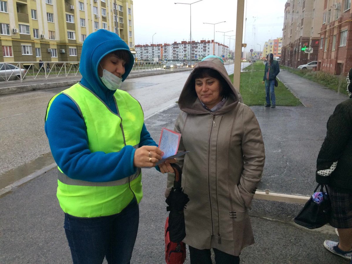 С 20 по 24 сентября в нашем детском саду прошла "Неделя безопасности". Воспитанники повторяли правила безопасности дорожного движения. «Родительский патруль» осуществлял контроль по  соблюдению правил дорожного движения и проводил профилактические беседы с родителями и их детьми