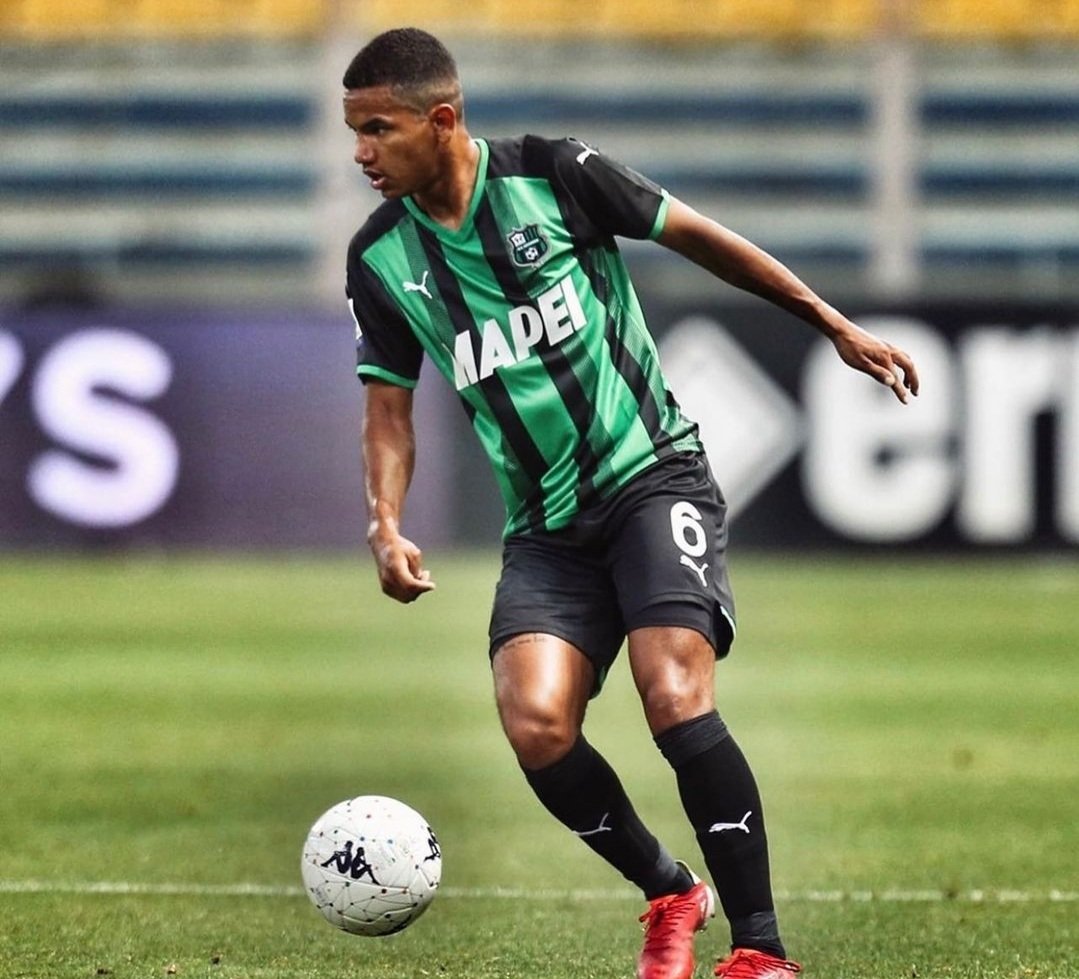 SassuoloFRA's tweet photo. 🚨 C'était le 100ème match de Rogerio sous les couleurs de Sassuolo !

"Je suis très heureux de cette victoire. Ça fait 4 ans que je suis ici et je me sens comme à la maison. Je veux continuer à écrire mon histoire à Sassuolo." ⚫🟢 https://t.co/ILjJjSSlTj